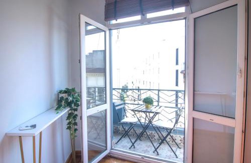 Osmanbey Apartment | Central Osmanbey 2 Br Apart,4th Floor With Balcony