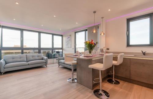 Cheltenham Apartment | Central Penthouse with Hot Tub & Views 22