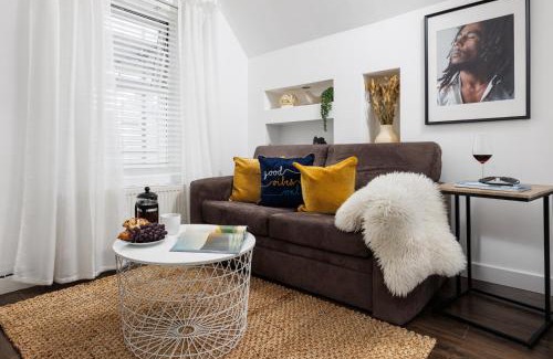 Plymouth Apartment | Central Plymouth 1 Bedroom Apartment - Sleeps 5 - Habita Property