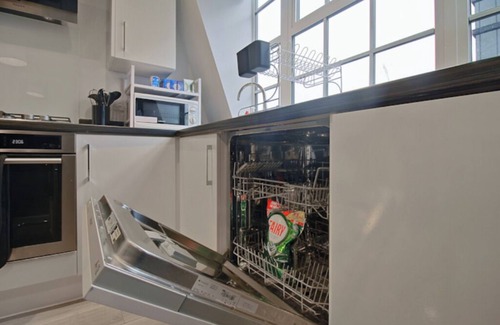 Slough Apartment | Central slough - sleeps 3 - transport links