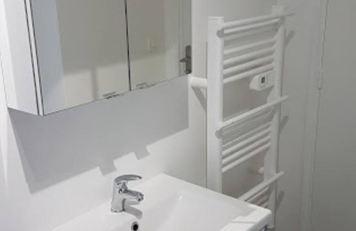 Saint-Paul-les-Dax Condo | Central T1 apartment for cures and short stays - Private paking