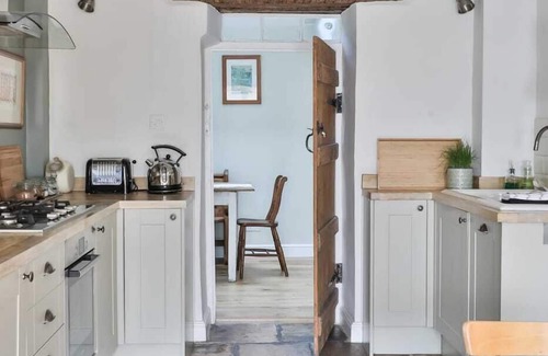 Tetbury House | Central Tetbury | Cotswold Cottage | 6 + Ensuites