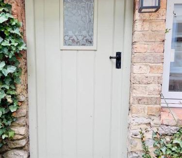 Thame Apartment | Central Thame cottage