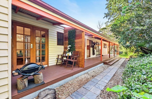Central Tilba Apartment | Central Tilba Overnight Retreat — King Bed, Ensuite, Pet-Friendly