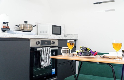 Adamsdown Apartment | Central twin bed apartment