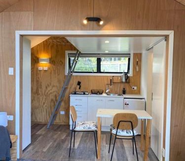 Wanaka Ski Chalet | Central Wanaka Oasis, Tiny Home, Mountain Views & Spring Water