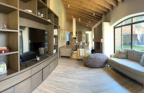 Avandaro House | Centrally located and spacious house 5 minutes from downtown Avándaro.