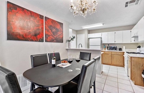 McNeil House | Centrally located 3BR House near The Q2 & Domain