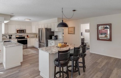 Brainerd House | Centrally located 4 BR home!