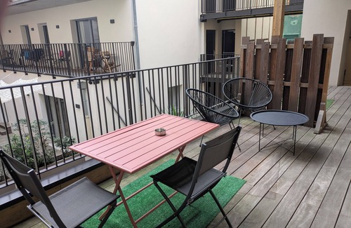 Carmes Apartment | Centrally-located apartment, combining modern comforts with old-world charm