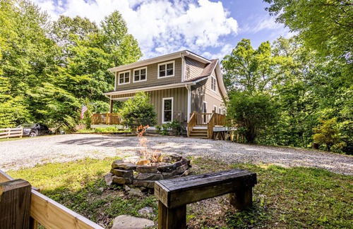 Almond Cottage | Centrally located cottage 5 mins to Tsali, Fontana Lake, 15 mins to Bryson Cityn