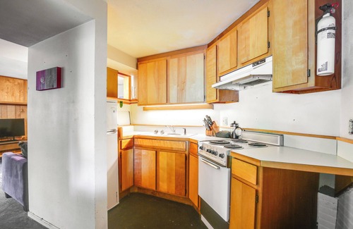 Amazon Apartment | Centrally Located Eugene Apt < Half-Mi to UO!
