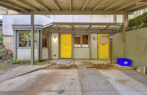 Amazon Apartment | Centrally Located Eugene Apt < Half-Mi to UO!