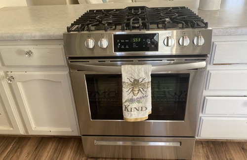 Kingman Cottage | Centrally located, fenced backyard, and pets welcome! Enjoy Hualapai mountains!