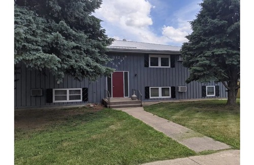 Pierre House | Centrally Located on Pawnee - Apartment # 4