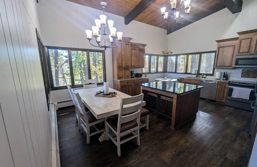 Akeley House | Centrally located peaceful and relaxing stay on the lake and near the trails