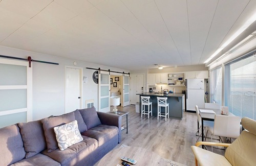 Lincoln City Condo | Centrally located condo with ocean views, nearby beach access