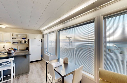 Lincoln City Condo | Centrally located condo with ocean views, nearby beach access