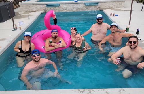 Canyon Lake House | Centrally Located Vacation Rental with 7 B/R and 7 private bathrooms and Pool