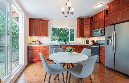 West Ridge House | Centrally Located w/Rooftop Deck- Near Wine Country-Trails-Greenbelt Yard-405Fwy