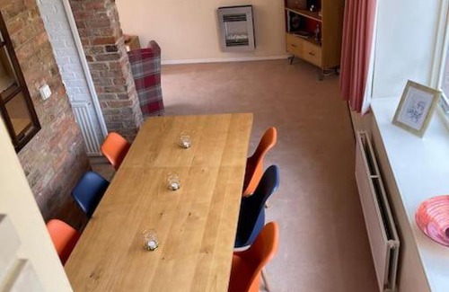 King's Lynn House | Centre of town House 3 Bedrooms Sleeps 5 and Infant Free Onsite Parking 2 Cars