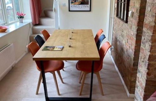 King's Lynn House | Centre of town House 3 Bedrooms Sleeps 5 and Infant Free Onsite Parking 2 Cars
