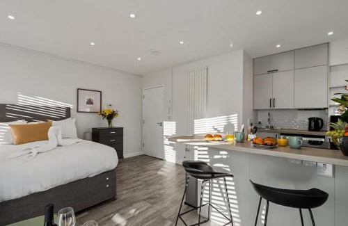 Exeter Apartment | Centre Point Studio - Short Stays UK