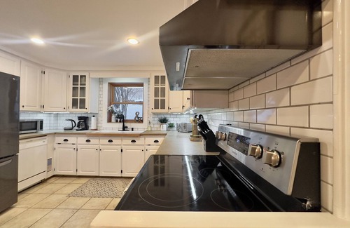 Saint-Paul-d'Abbotsford House | ❤️ Century House, Swimming Pool & View of the valley