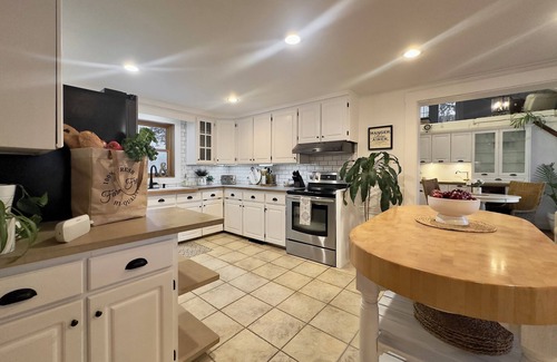 Saint-Paul-d'Abbotsford House | ❤️ Century House, Swimming Pool & View of the valley