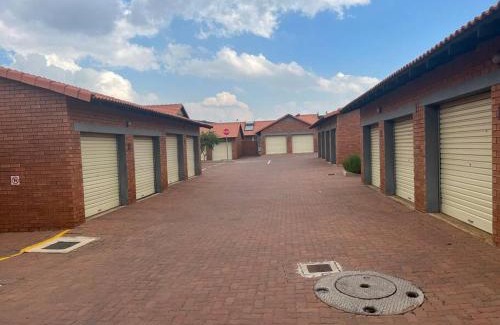 Centurion Apartment | Centurion: Chilled Townhouse