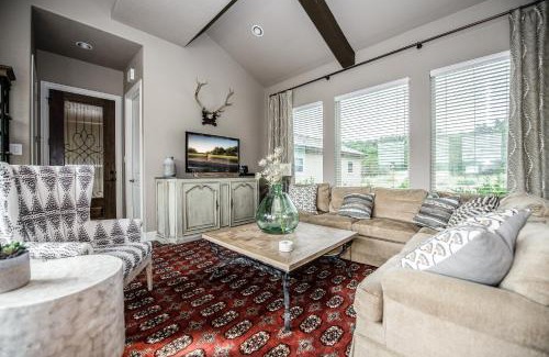 Spring Branch House | Century Oak House - Main