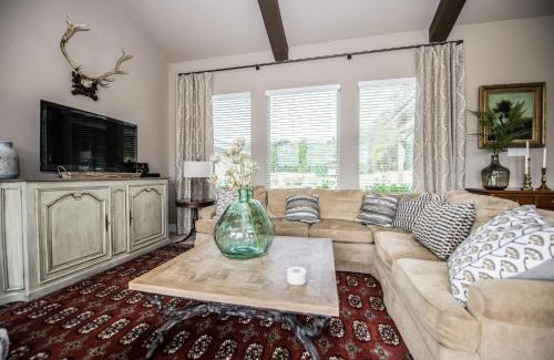 Spring Branch House | Century Oak House - Main