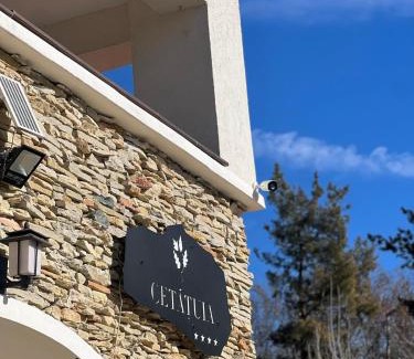 Izvoranu Hotel | Cetatuia