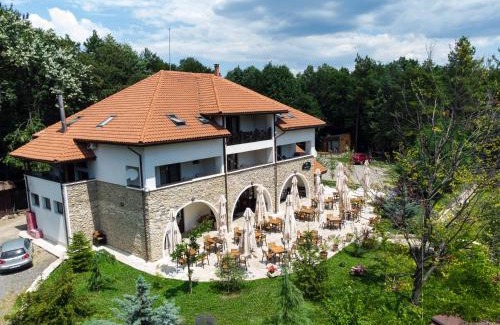 Izvoranu Hotel | Cetatuia