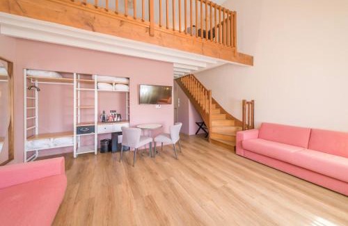 Vignieu Hotel | Château Chapeau Cornu