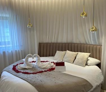 Vignieu Hotel | Château Chapeau Cornu