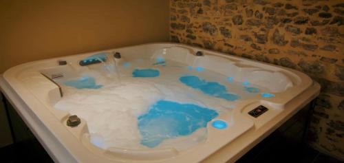 Canisy House | Château de Montmireil