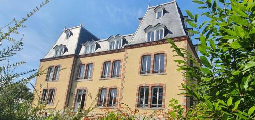 Canisy House | Château de Montmireil