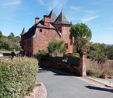 Collonges-la-Rouge House | Château de Vassinhac chambres d'hôtes Collonges la rouge
