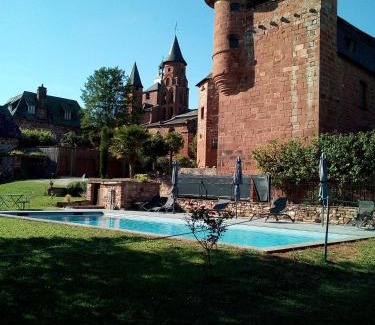 Collonges-la-Rouge House | Château de Vassinhac chambres d'hôtes Collonges la rouge