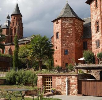 Collonges-la-Rouge House | Château de Vassinhac chambres d'hôtes Collonges la rouge