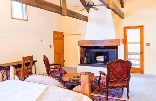 Arroyo Seco Villa | Château des Montes, Château des Montes - Luxury Estate