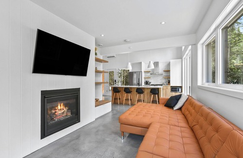 Lac-Swell House | Chalet the Konfør, Chalet Le Konfor, Spa et Nature!