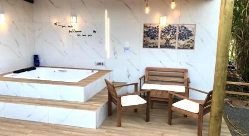 Aguas de Lindoia Ski Chalet | Chalé Na coruja e Chalé Encanto com BANHEIRA com AQUECEDOR e hidromassagem 7,5km centro Águas com COM CAFÉ, internet Starlink