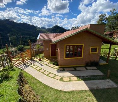Goncalves Cabin | Chalé Som da Sete Quedas Hidromassagem, Lareira e Vista para as Montanhas