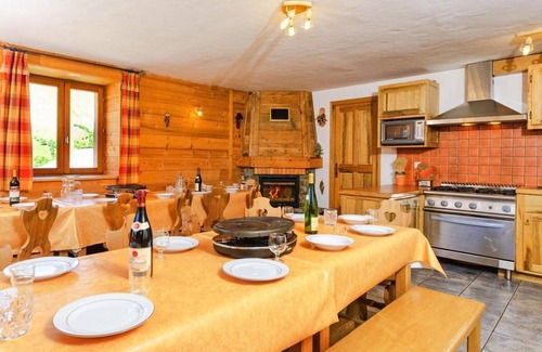 Le Bettaix Ski Chalet | Chalet, 250m from ski slopes, balcony, fireplace or stove, parking, tv, ski locker, 260m²