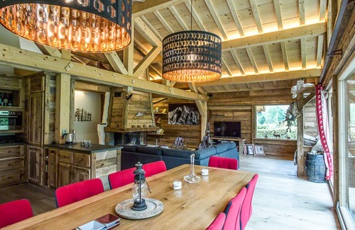 Chamonix-Mont-Blanc Ski Chalet | Chal'Heureux + ANNEXE - 18 guests in 8 bedrooms ultimate comfort and elegance