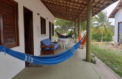 Pacatuba House | CHALE PERTO DA PRAIA COM DUAS SUITES E VARANDAO