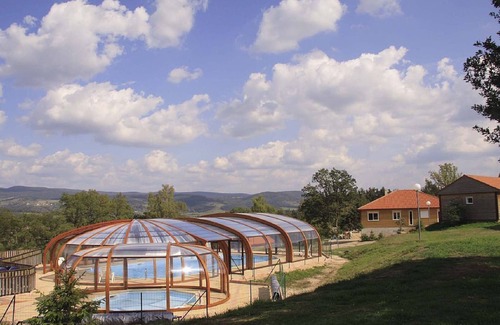 Blavignac Ski Chalet | Chalet* 3 rooms, panoramic view of the Margeride, large indoor swimming pool