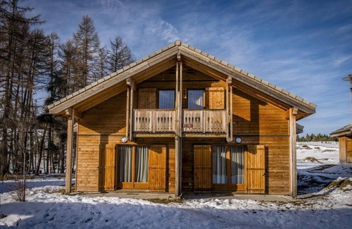 Saint-Etienne-en-Devoluy Ski Chalet | Chalet, 300m from ski slopes, fitness, swimming pool, sauna, terrace, parking, tv, ski locker, 42m²